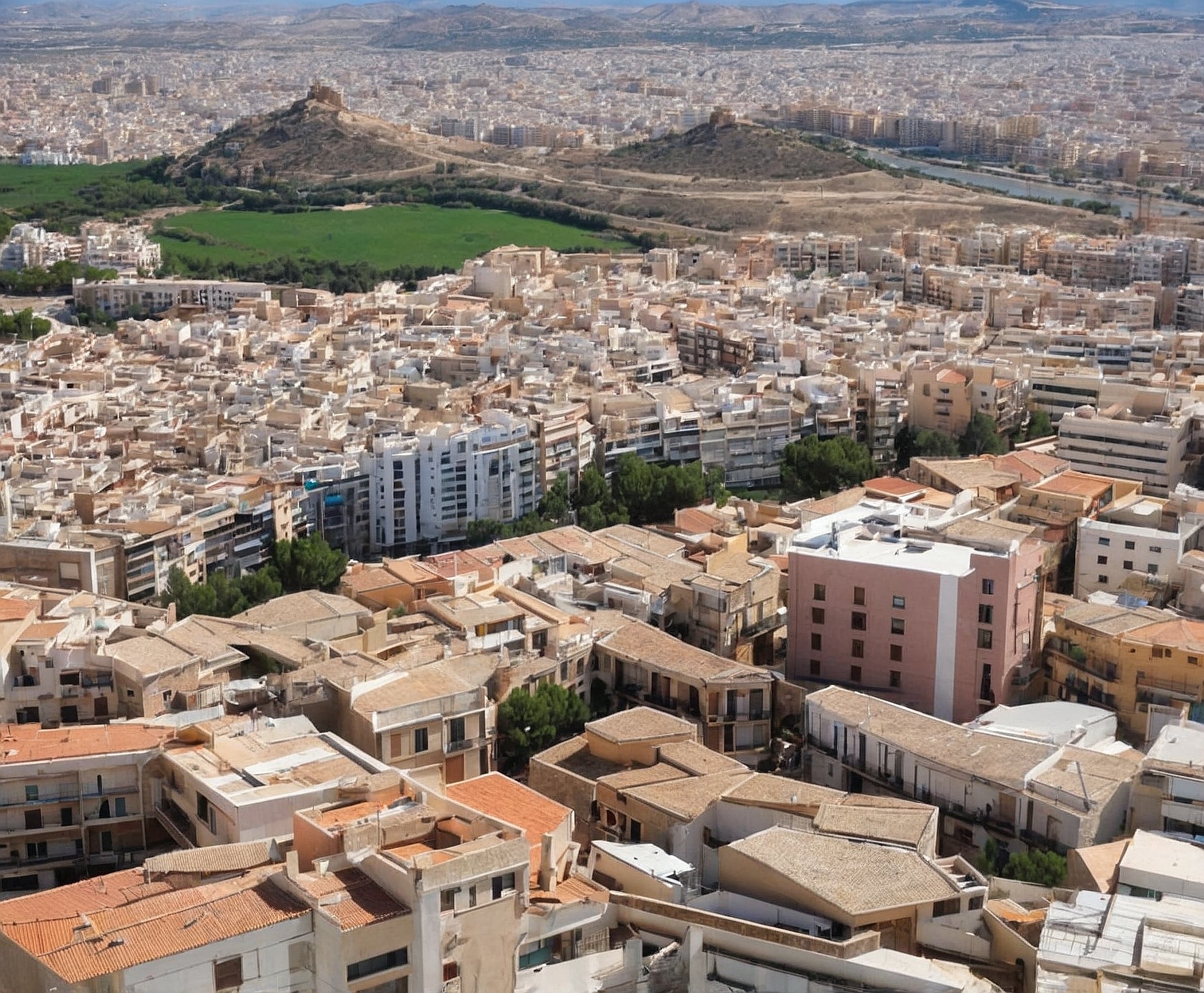 Vista panorámica de propiedades en el centro de Murcia.